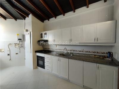 Casa de 3 alcobas en arriendo en Conquistadores, Medellín, 75 m² · foto 5 de 12