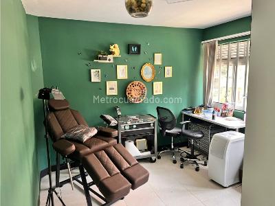 Casa de 5 alcobas en venta en Estadio, Medellín, 237 m² · foto 12 de 14