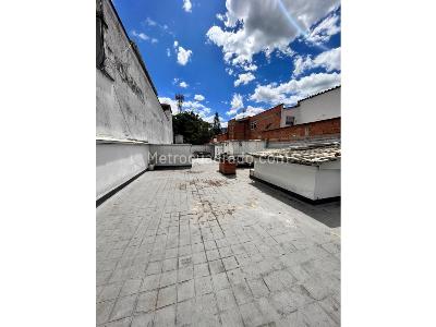 Casa de 5 alcobas en venta en Estadio, Medellín, 237 m² · foto 13 de 14