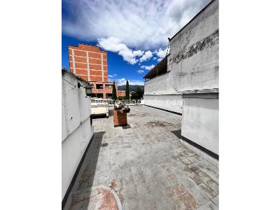 Casa de 5 alcobas en venta en Estadio, Medellín, 237 m² · foto 2 de 14