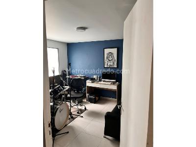 Casa de 5 alcobas en venta en Estadio, Medellín, 237 m² · foto 4 de 14