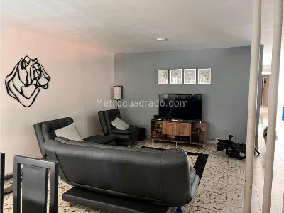 Casa de 5 alcobas en venta en Estadio, Medellín, 237 m² · foto 6 de 14