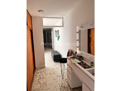 Casa de 5 alcobas en venta en Estadio, Medellín, 237 m² · foto 7 de 14