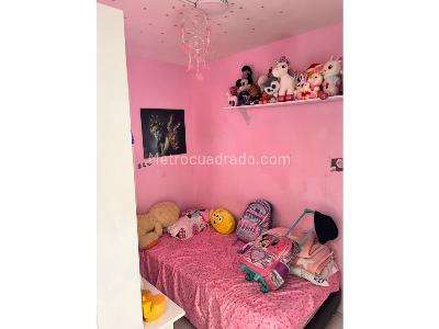 Casa de 5 alcobas en venta en Estadio, Medellín, 237 m² · foto 8 de 14