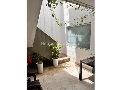 Casa de 5 alcobas en venta en Estadio, Medellín, 237 m² · foto 9 de 14
