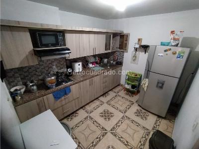 Apartamento en venta en Buenos Aires, Medellín · foto 2 de 14