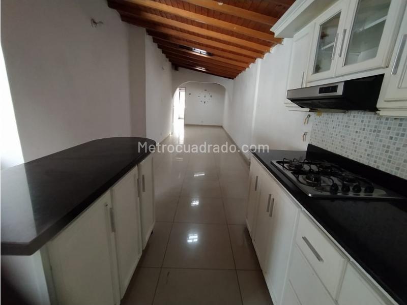 Casa Amplia de 5 Alcobas en Belén Rosales - 3