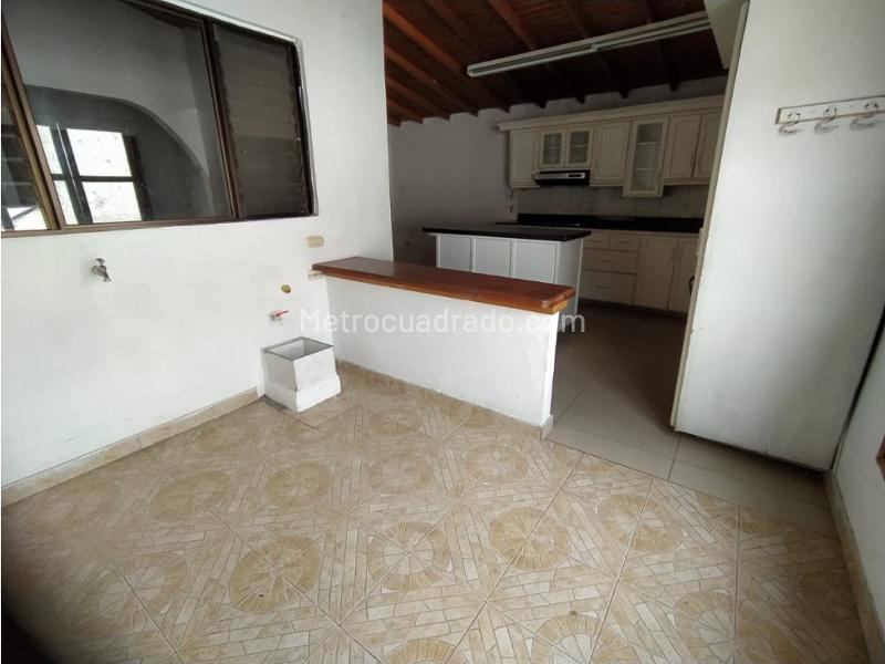 Casa Amplia de 5 Alcobas en Belén Rosales - 4