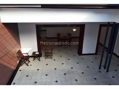 Casa de 5 alcobas en venta en Prado Centro, Medellín, 770 m² · foto 2 de 8