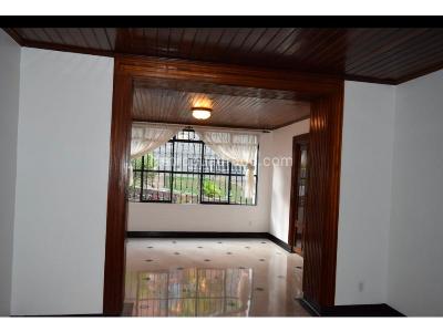 Casa de 5 alcobas en venta en Prado Centro, Medellín, 770 m² · foto 4 de 8