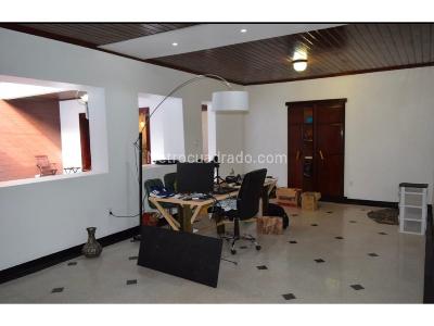 Casa de 5 alcobas en venta en Prado Centro, Medellín, 770 m² · foto 5 de 8