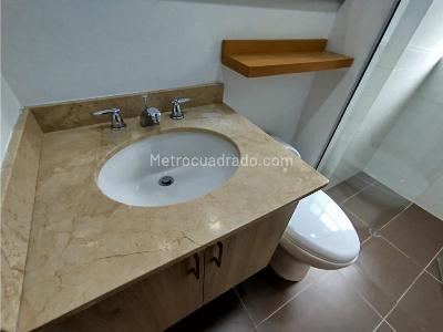 Apartamento de 3 alcobas en arriendo en El Poblado, Medellín, 85 m² · foto 8 de 20