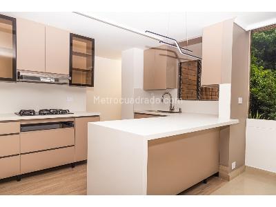 Apartamento en venta en El Poblado, Medellín · foto 2 de 20