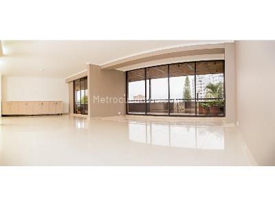 Apartamento en venta en El Poblado, Medellín · foto 3 de 20
