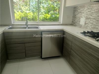 Casa de 4 alcobas en venta en Loma Benedictinos, Envigado, 300 m² · foto 3 de 20