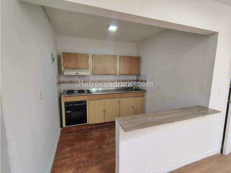 Casa Comercial Amplia de 4 Alcobas en Simón Bolívar