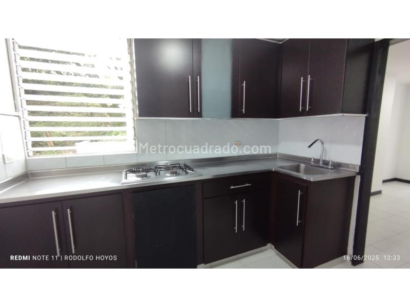 Apartamento de 2 Alcobas en Loma del Indio con Piscinas y Parqueadero