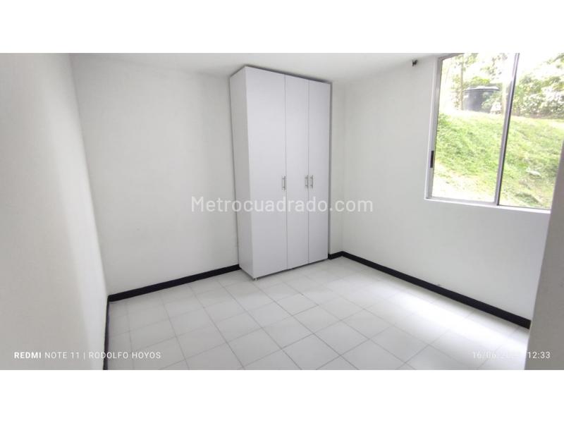 Apartamento de 2 Alcobas en Loma del Indio con Piscinas y Parqueadero - 9