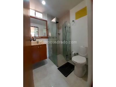 Apartamento de 2 alcobas en venta en Laureles, Medellín, 72 m² · foto 2 de 17