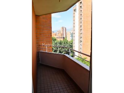 Apartamento de 2 alcobas en venta en Laureles, Medellín, 72 m² · foto 6 de 17