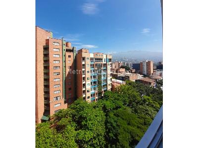 Apartamento de 2 alcobas en venta en Laureles, Medellín, 72 m² · foto 15 de 17