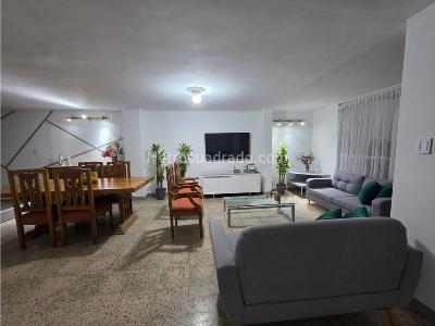 Casa de 5 alcobas en venta en Laureles, Medellín, 250 m² · foto 8 de 20