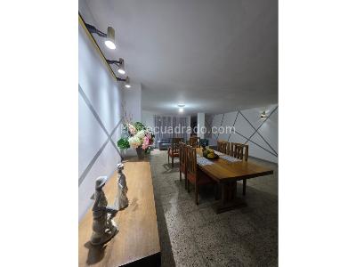 Casa de 5 alcobas en venta en Laureles, Medellín, 250 m² · foto 9 de 20