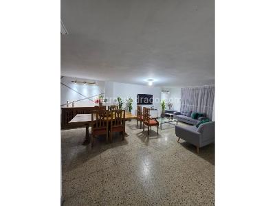 Casa de 5 alcobas en venta en Laureles, Medellín, 250 m² · foto 13 de 20