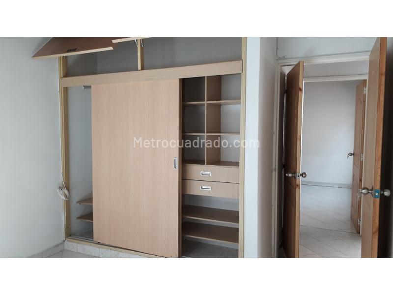 Casa Amplia de 5 Alcobas en Laureles con Cocina Moderna - 3