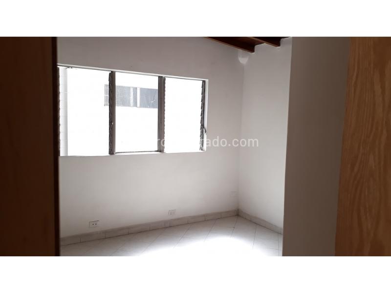 Casa Amplia de 5 Alcobas en Laureles con Cocina Moderna - 6