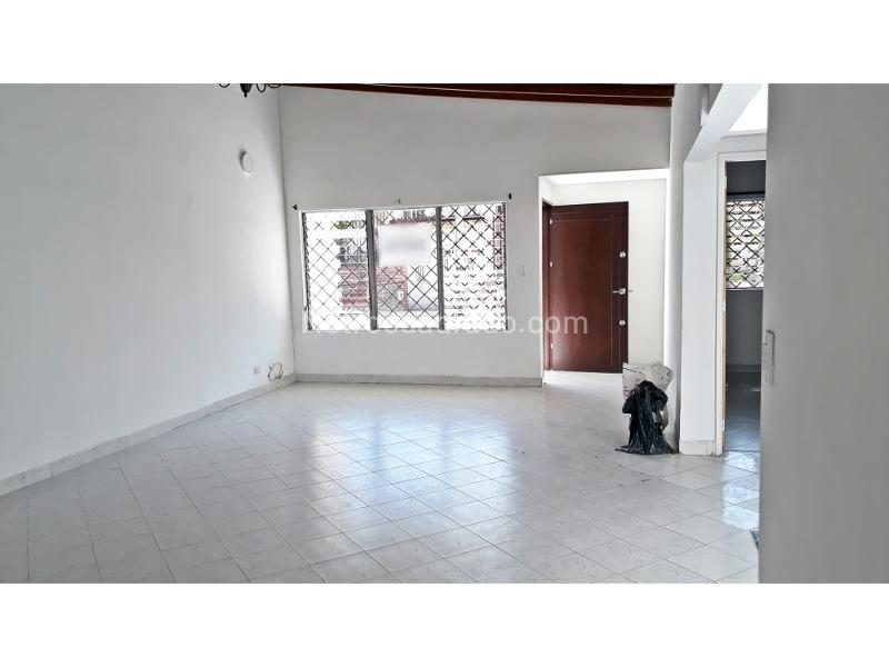 Casa Amplia de 5 Alcobas en Laureles con Cocina Moderna - 8