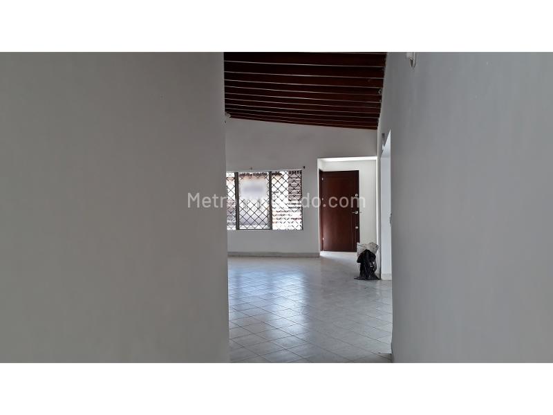 Casa Amplia de 5 Alcobas en Laureles con Cocina Moderna - 9