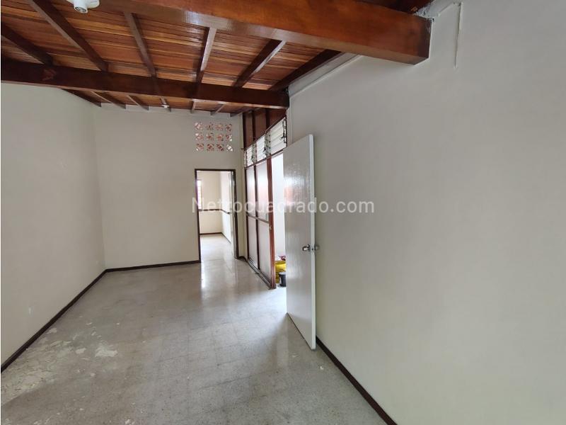 Commercial 3BR House in Suramericana