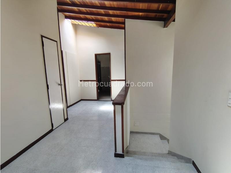 Commercial 3BR House in Suramericana - 2