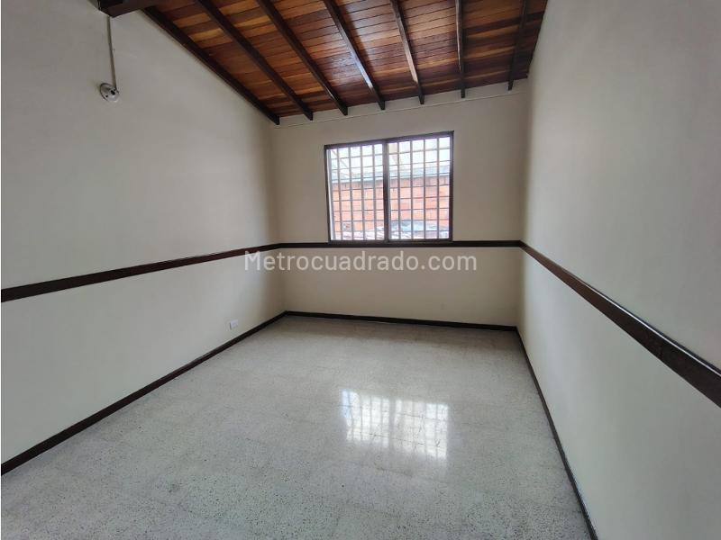 Commercial 3BR House in Suramericana - 3