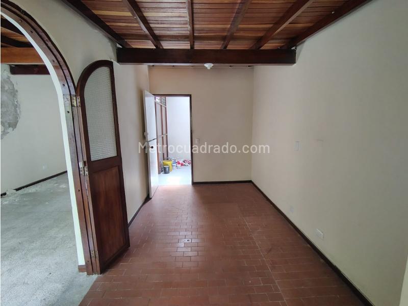 Commercial 3BR House in Suramericana - 4
