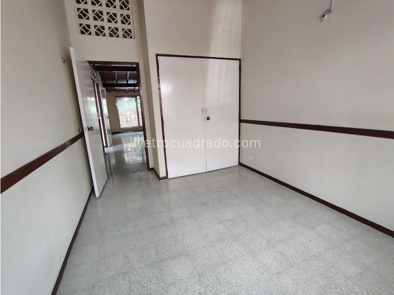 Commercial 3BR House in Suramericana - 5