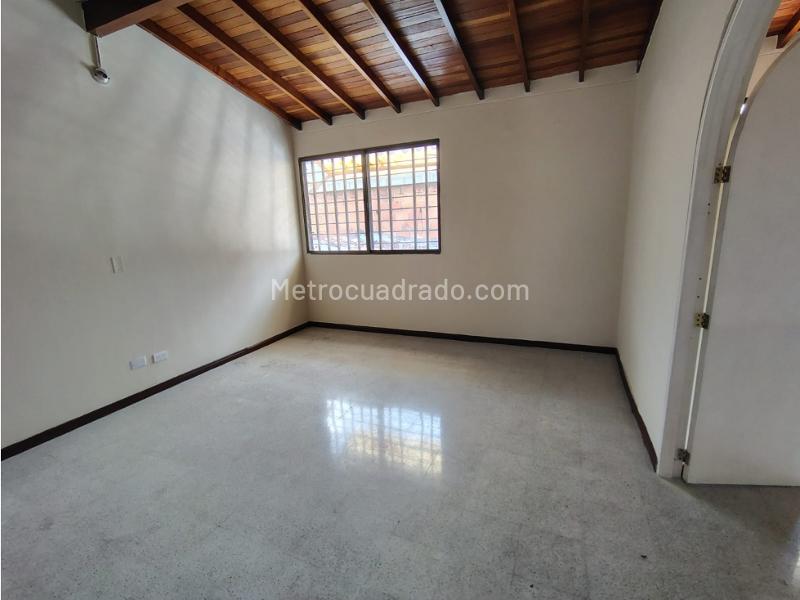 Commercial 3BR House in Suramericana - 6