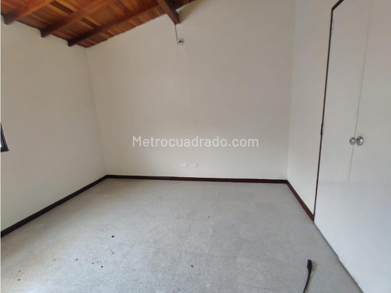 Commercial 3BR House in Suramericana - 9
