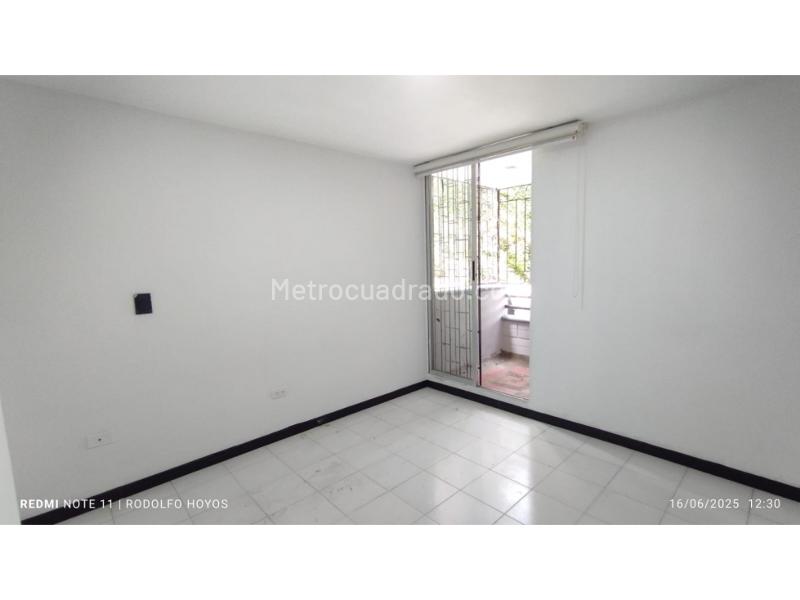 Apartamento en Arriendo en Loma del Indio con Parqueadero Cubierto Privado - 4
