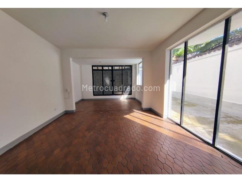 Spacious 5BR Commercial House with 11 Offices in Aguacatala