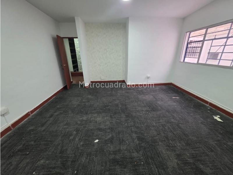 Casa Comercial Amplia de 5 Alcobas en La Floresta - 2