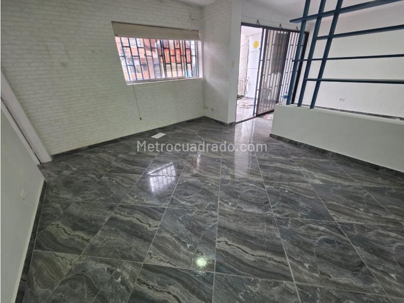 Casa Comercial Amplia de 5 Alcobas en La Floresta - 3