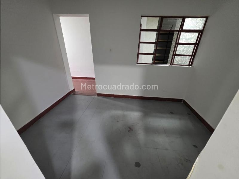 Casa Comercial Amplia de 5 Alcobas en La Floresta - 7