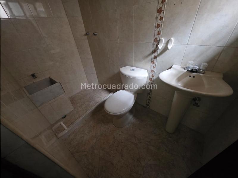 Casa Comercial Amplia de 5 Alcobas en La Floresta - 8