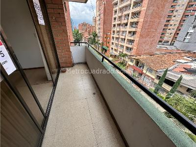Apartamento de 3 alcobas en venta en Laureles, Medellín, 120 m² · foto 3 de 15