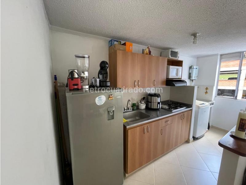 2BR Apartment for Rent in Loma del Indio with Balcony & Parking - 2