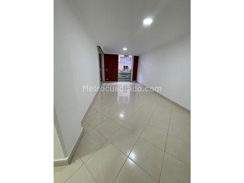 Apartamento Amplio de 3 Alcobas en Arriendo en Belén Miravalle - 4
