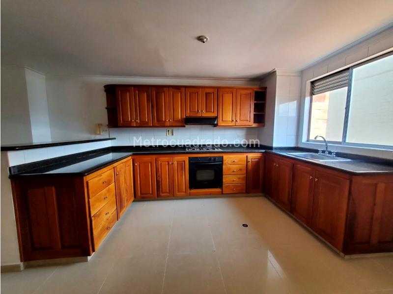 Spacious 3BR Apartment in El Nogal