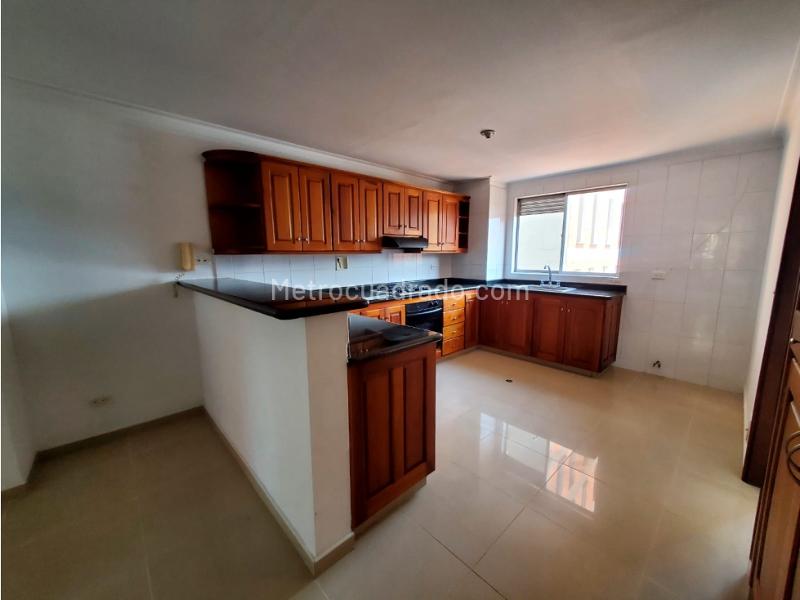 Spacious 3BR Apartment in El Nogal - 2